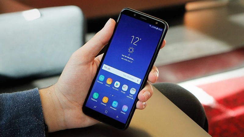 Những dấu hiệu khi phải thay ép mặt kính Samsung J6 2018
