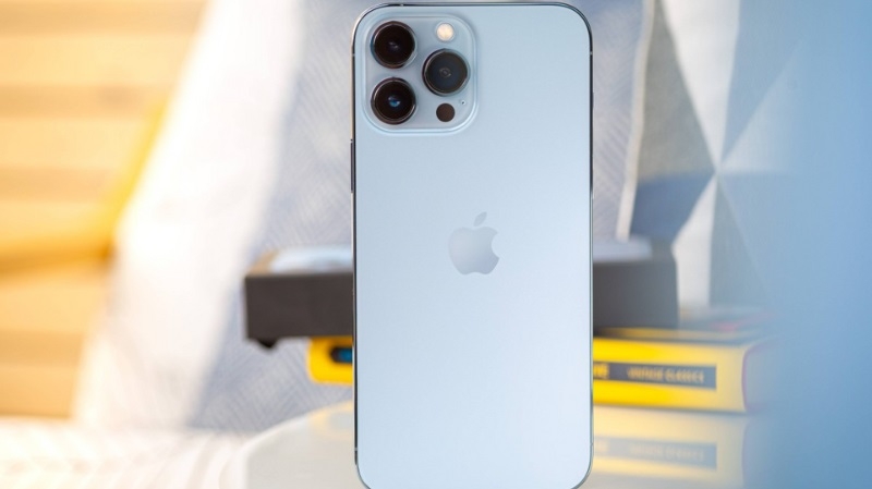 Trường hợp nào cần phải thay nắp lưng iPhone 13 Pro Max?