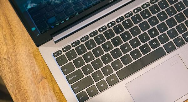 Những phím bấm với độ rộng vừa tay