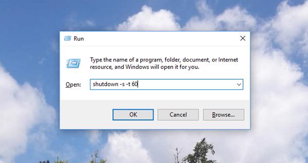 Nhấn vào tổ hợp phím tắt Windows + R -> dòng lệnh sau: shutdown -s -t 60