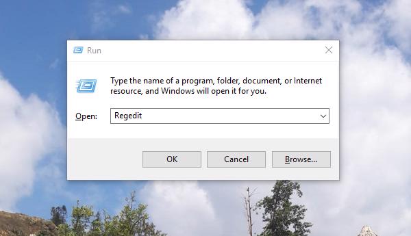 Mở cửa sổ công cụ Run bằng tổ hợp phím Windows + R -> nhập lệnh Regedit -> OK