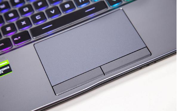 Touchpad được thiết kế lớn hơn