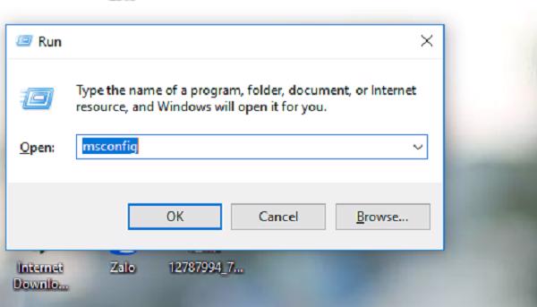 Windows + R -> gõ lệnh msconfig -> Enter hoặc OK